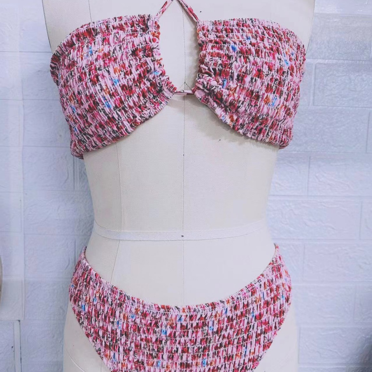 Sexy Printed Neck Strap Split Set Beach Bikini Swimsuit For Women Sexy Beach Bikini Designer Swimsuit