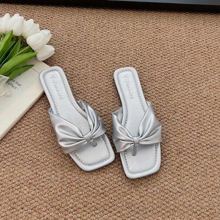 Women Slippers Fashion Flat Bottom Plus Size Clip Toe Outdoor Wear Pleated Casual Versatile Triple Black White Silver Free shipping