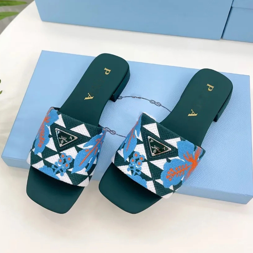 Italy Womens Slippers Designer women Slides thong with Double Flip flops Slipper Metal Chain Fashion Summer Beach slides Larger Size 35-42