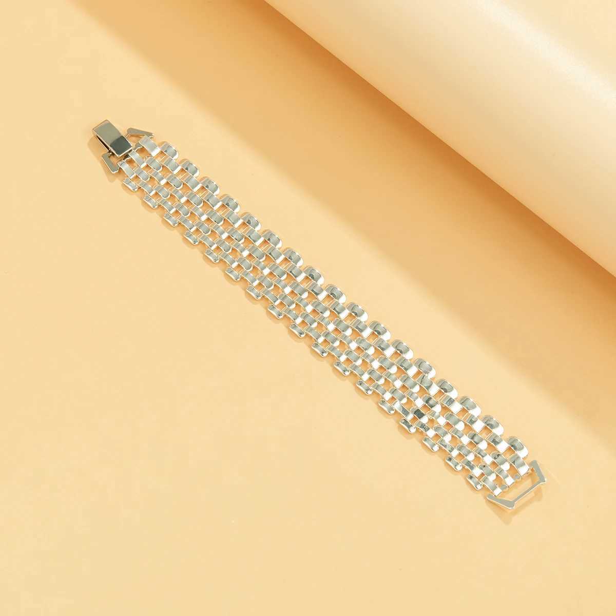 Punk Wide Latt Thick Chain Bracelets for Women Tren Chunky Hand Chains 2022 Fashion Charms Bracelets Ladies Jewelry GiftsXJ250109