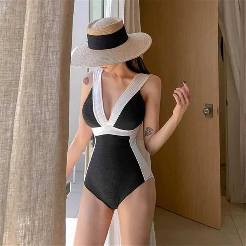 Sexy V-Neck Chic Swimwear 2023 Women Black and White Patchwork Push Up Swimsuit Cut Out One Piece Hot Spring Bikini Bathing SuitXJ240108