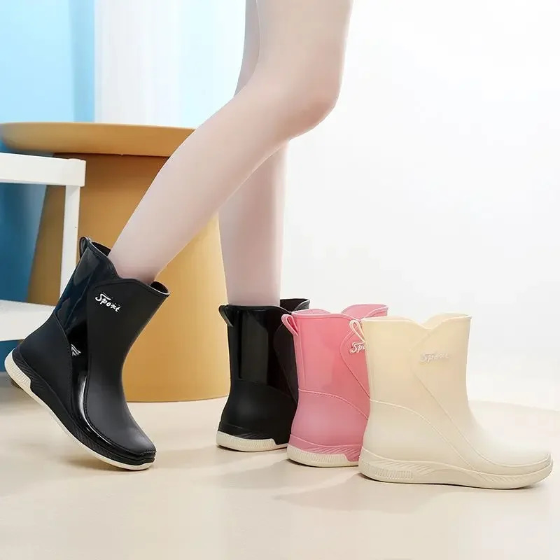 Fashionable rain boots for women warm autumn and winter rain boots non-slip womens rubber shoes adult plus fleece rubber boots 250106