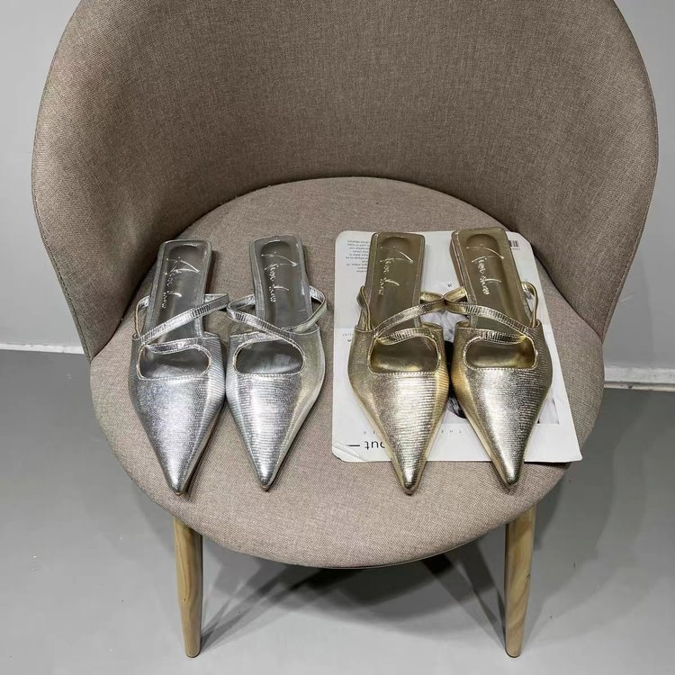 Women Slippers Fashion Flat Bottom Outdoor Wear Pointed Toe Design Sense Triple Black Gold Silver Free shipping