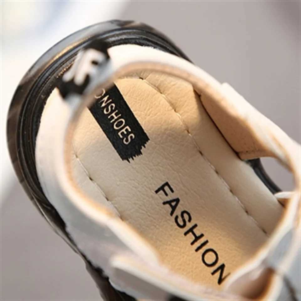 Childrens Sandals Anti Kick Summer Boys New Beach Shoes 0-1-3 Year Old Baby Soft Bottom Walking Shoes One Piece Shipping W250108
