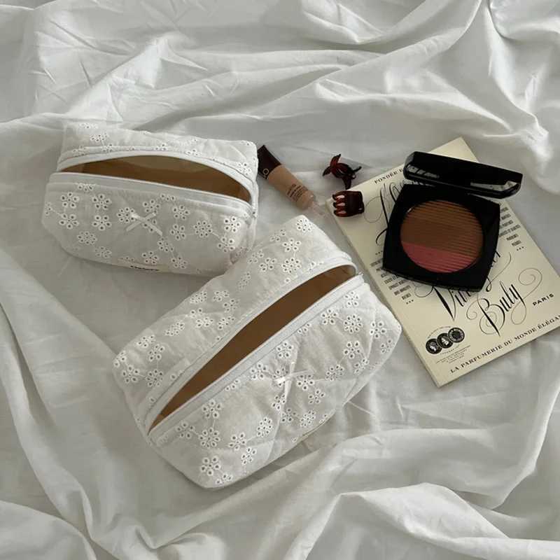 1-piece fashionable cosmetic case Elegant and simple flower lipstick bag Portable large capacity headset cable storage bag W250109