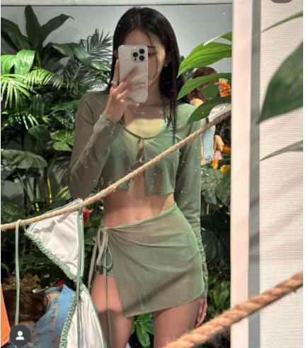 2025 New Thai Pure Desire Small Fragrance Girl Four Piece Set Bikini Bikini One Piece Swimsuit Designer Trendy Swimsuit
