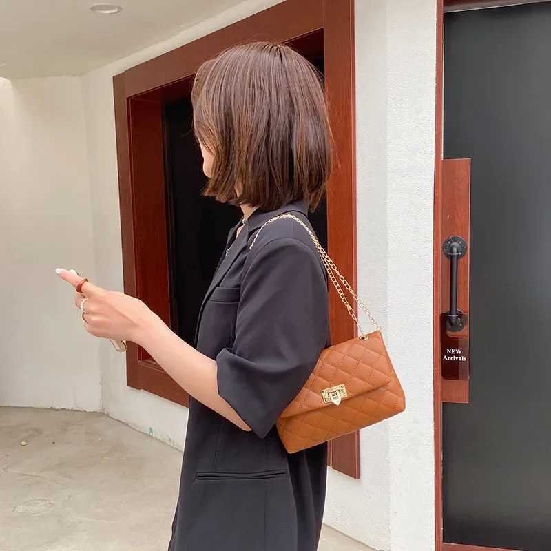 Womens Bag New Embroidered Lingge Small Square Bag Elegant and Persalized Shoulder Bag Crossbody BagXJ250108