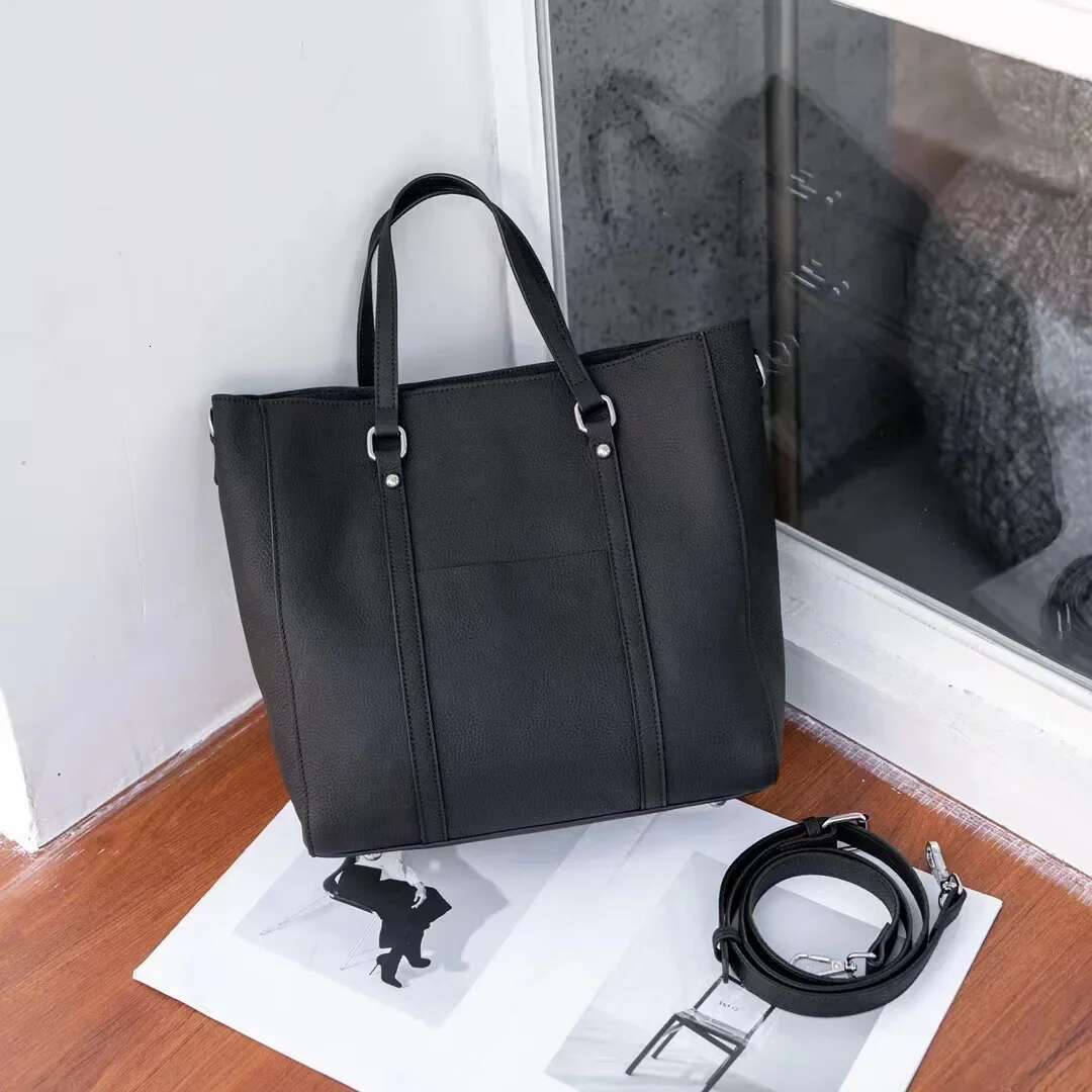 2025 New Fashion Soft Leather Casual Women's Handbag Shoulder Crossbody Bag Large Capacity Bucket Designer U