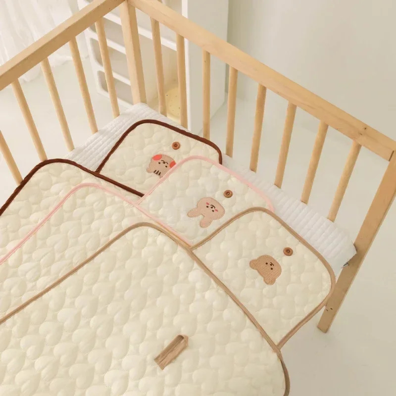 Foldable Portable Diaper Pad Waterproof Baby Infant Diaper Urine Mat for born Simple Bedding Cover Pad 250109