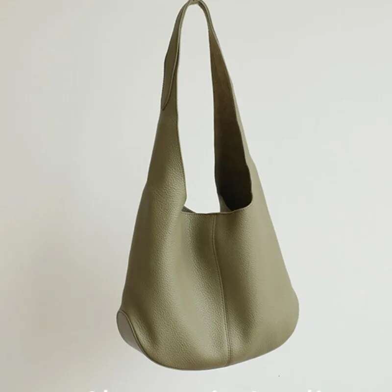 Fashion Popular Cool Totes For Women High-Capacity Cowhide Shoulder 2025 Chic Designed Genuine Leather Underarm Bag