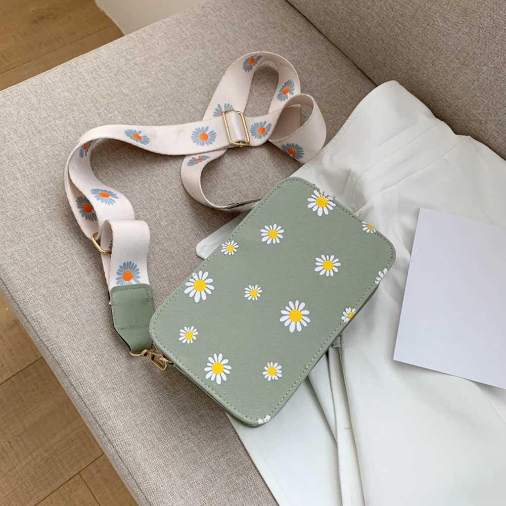 2022 Fi Women Daisy Pattern Shoulder Bag Summer Printed Small Square Bag Tote Classic Elegant Crossbody Shoulder BagXJ250108