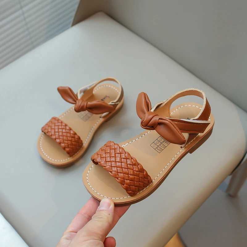 Leather Sandals for Preschool Girls 2024 Summer New Childrens Beach Shoes Open Toe Bow Sweet Princess 21-30 Anti slip W250108