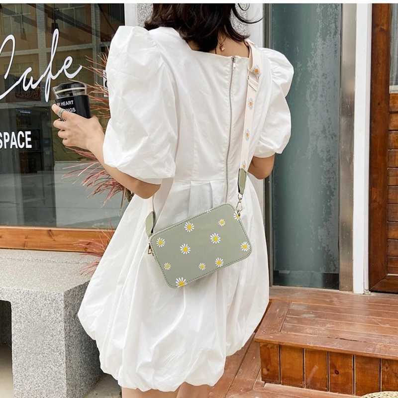 2022 Fi Women Daisy Pattern Shoulder Bag Summer Printed Small Square Bag Tote Classic Elegant Crossbody Shoulder BagXJ250108
