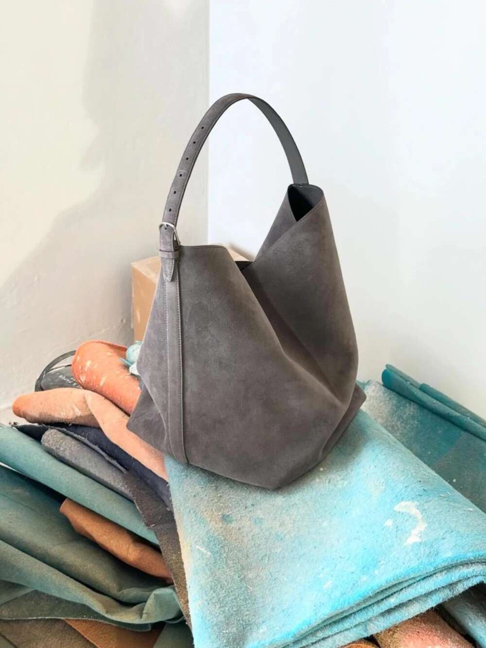 2024 Large Capacity Handbag Urious Frosted Suede Women's Shoulder Bag Commuting Tote Cowhide Bucket Pouch