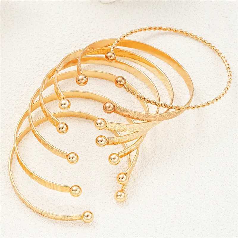 7 Pcs/Set Punk Gold Color Bracelets for Women Streetwear Goth Heart Prints Metal Design Open Bangle Fashion Jewelry Gifts 2024XJ250109