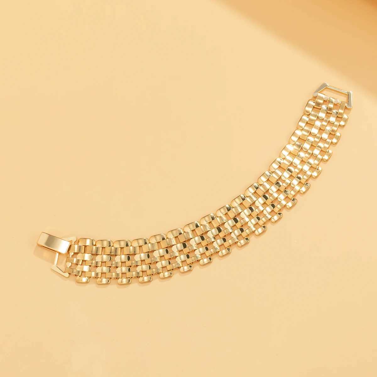 Punk Wide Latt Thick Chain Bracelets for Women Tren Chunky Hand Chains 2022 Fashion Charms Bracelets Ladies Jewelry GiftsXJ250109
