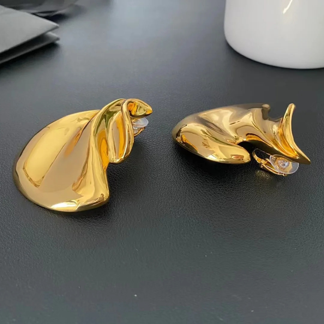 vintage trend with irregular geometric ear clips 250103