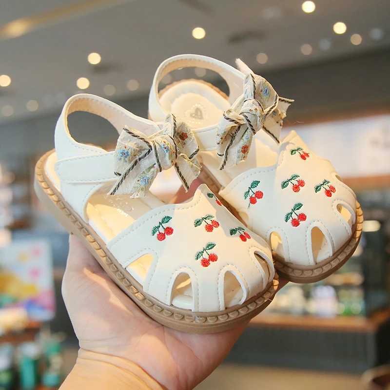 Summer girls sandals embroidered cherry childrens princess shoes childrens barefoot beach sandals soft soled anti slip baby shoes W250108