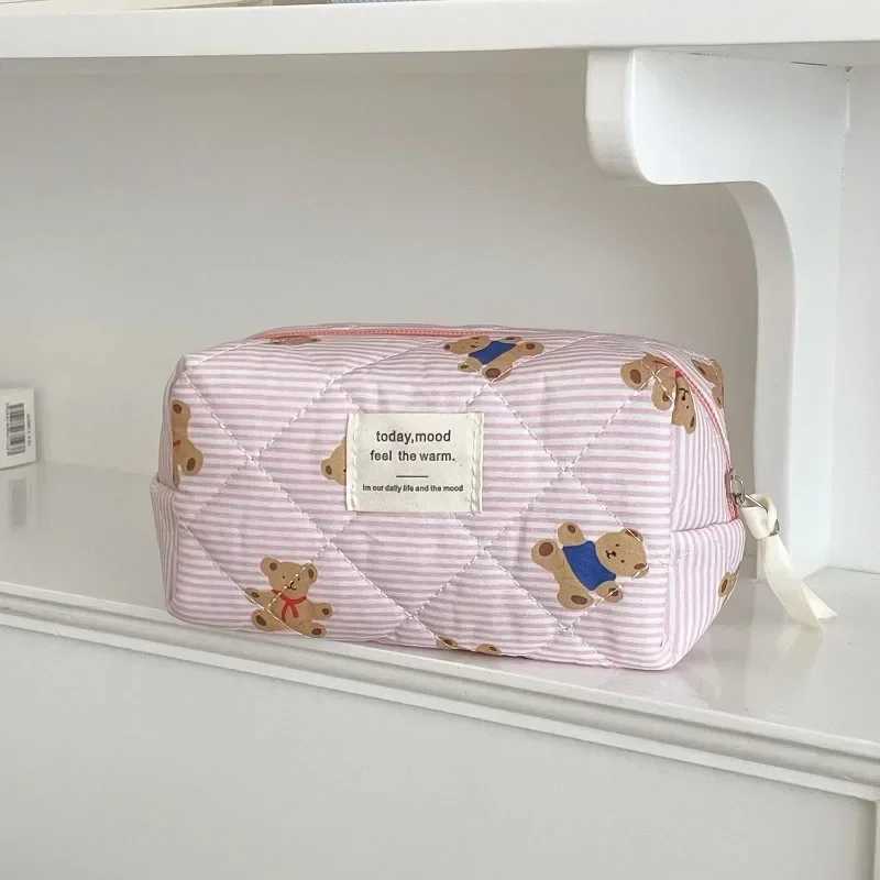 2024 Pink Bear Quilted Womens Makeup Bag Cute Zipper Makeup Travel Organizer Womens Handbag W250109