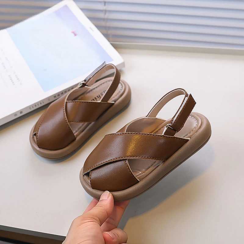 Girls and Childrens Sandals Summer Solid Color Cool Skating Shoes Fashion Waist Childrens Soft Bottom Cross Lace Beach Sandals Upper W250108
