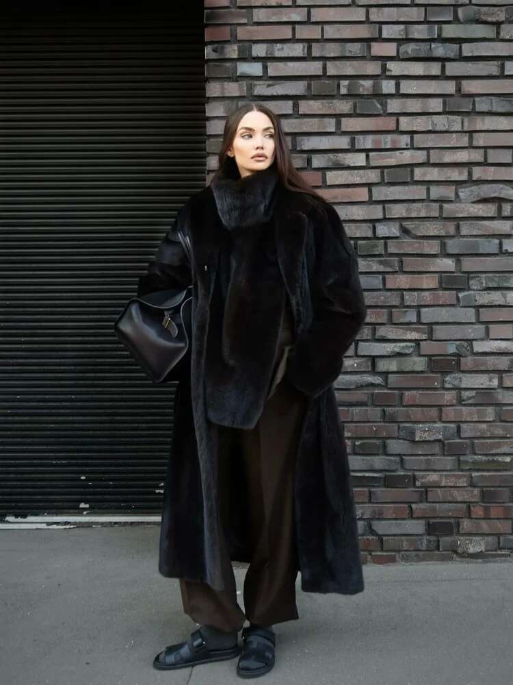 Turtleneck Furry Fur Sleeveless Waistcoats Fashion Women Warm Thicken Vest 2025 Lady Uries New Winter Street Party Outerwears