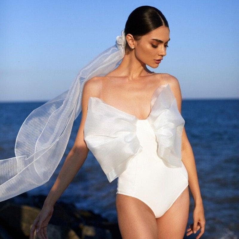 2025 new one-piece women's satin strapless light colored wedding dress with bubble sleeves and shawl white short skirt designer women's fash
