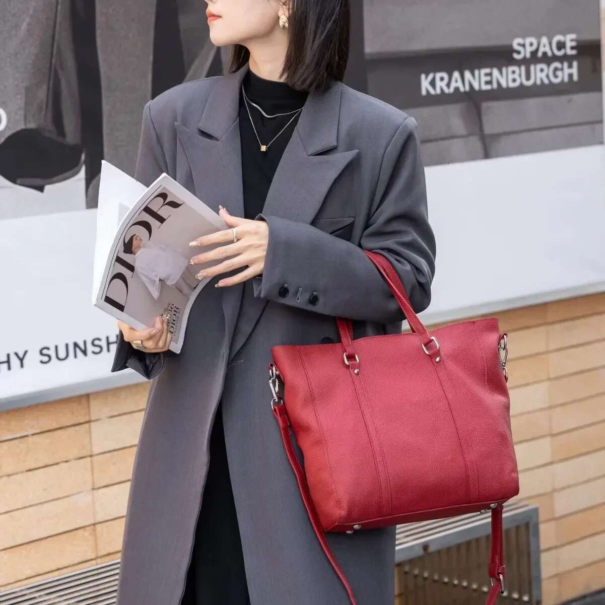 2025 New Fashion Soft Leather Casual Women's Handbag Shoulder Crossbody Bag Large Capacity Bucket Designer U