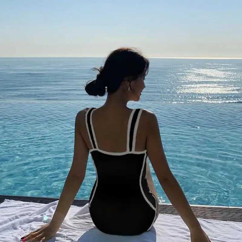Womens Swimwear Retro Sexy One Piece Swimsuit Black Luxury Woman Holiday Beachwear Bathing SuitXJ240108