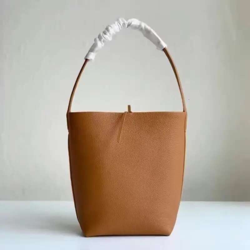 New Soft Genuine Minimalism Bucket Designer Shoulder Handbag Elegant French Style Lady Large Capacity Tote Bag