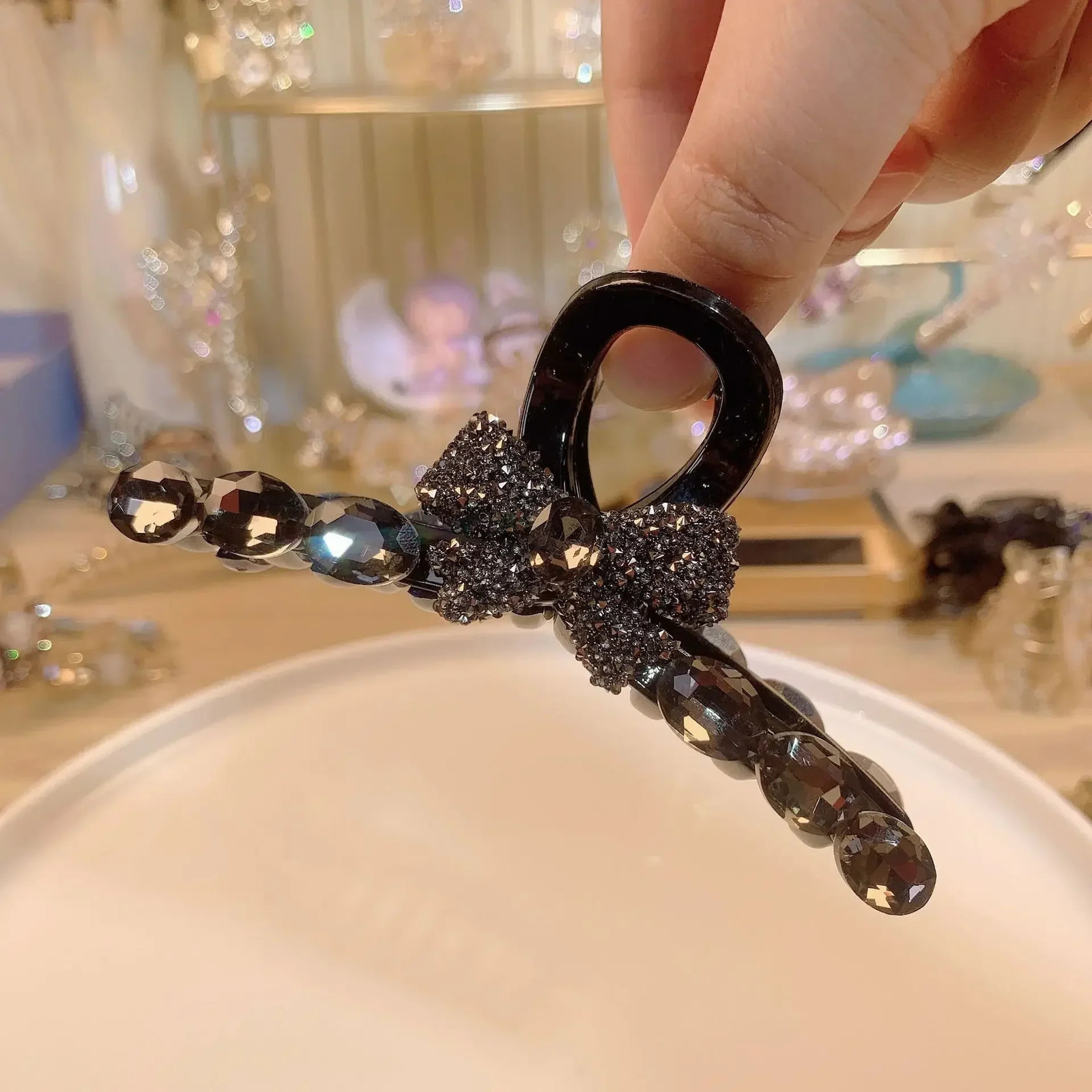 Diamond Bow Large Clip Fashion Senior Ladies Back of Head Hair Clip Disk Gripper Girls Hair Accessories Gift 250103