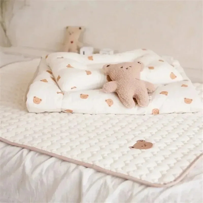 Mat Baby Waterproof Cotton Bed Sheet Multi Functional Childrens Mattress Little Bear Baby Urinary 250109