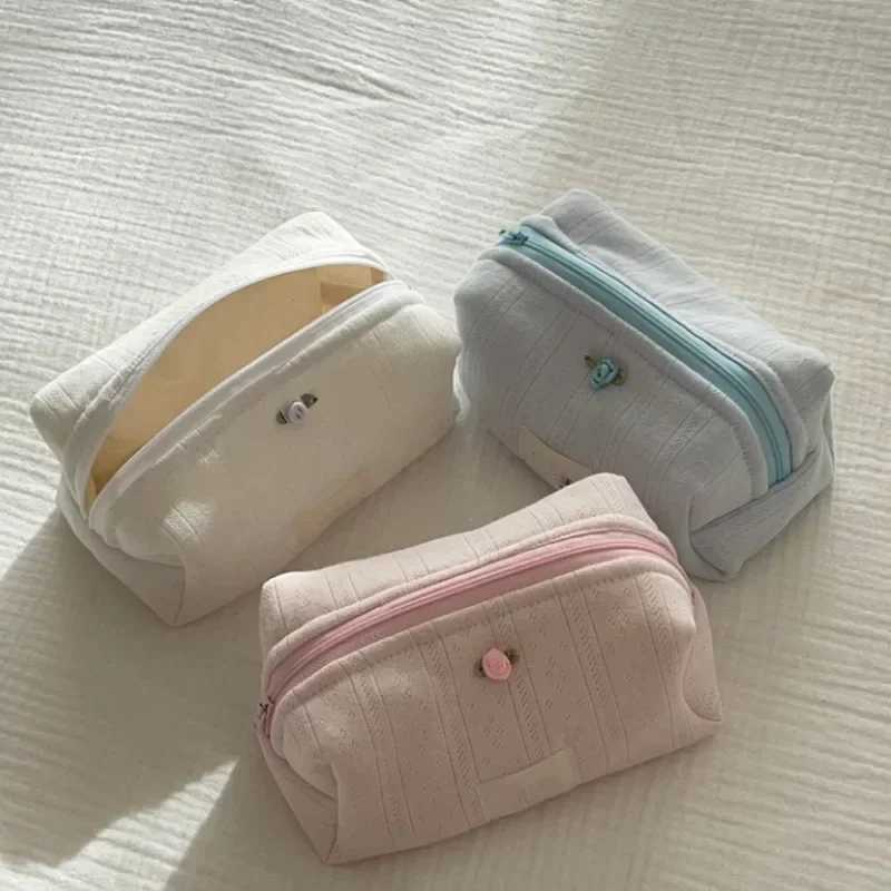 1-piece fashionable cosmetic case Elegant and simple flower lipstick bag Portable large capacity headset cable storage bag W250109