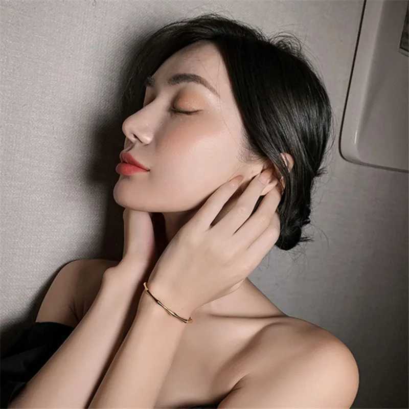 2023 New Fashion Trend Unique Design Exquisite Elegant Irregular Bracelet Anniversary Gift for Men and Women CouplesXJ250109