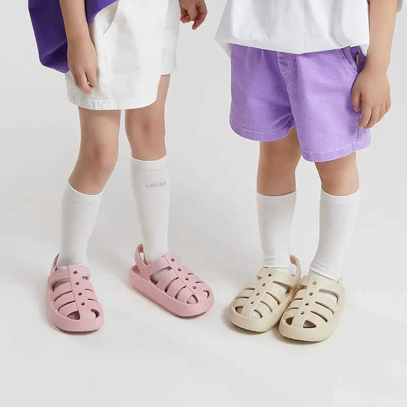 Childrens Roman sandals summer breathable hollow childrens shoes boys and girls anti slip soft soled beach shoes W250108