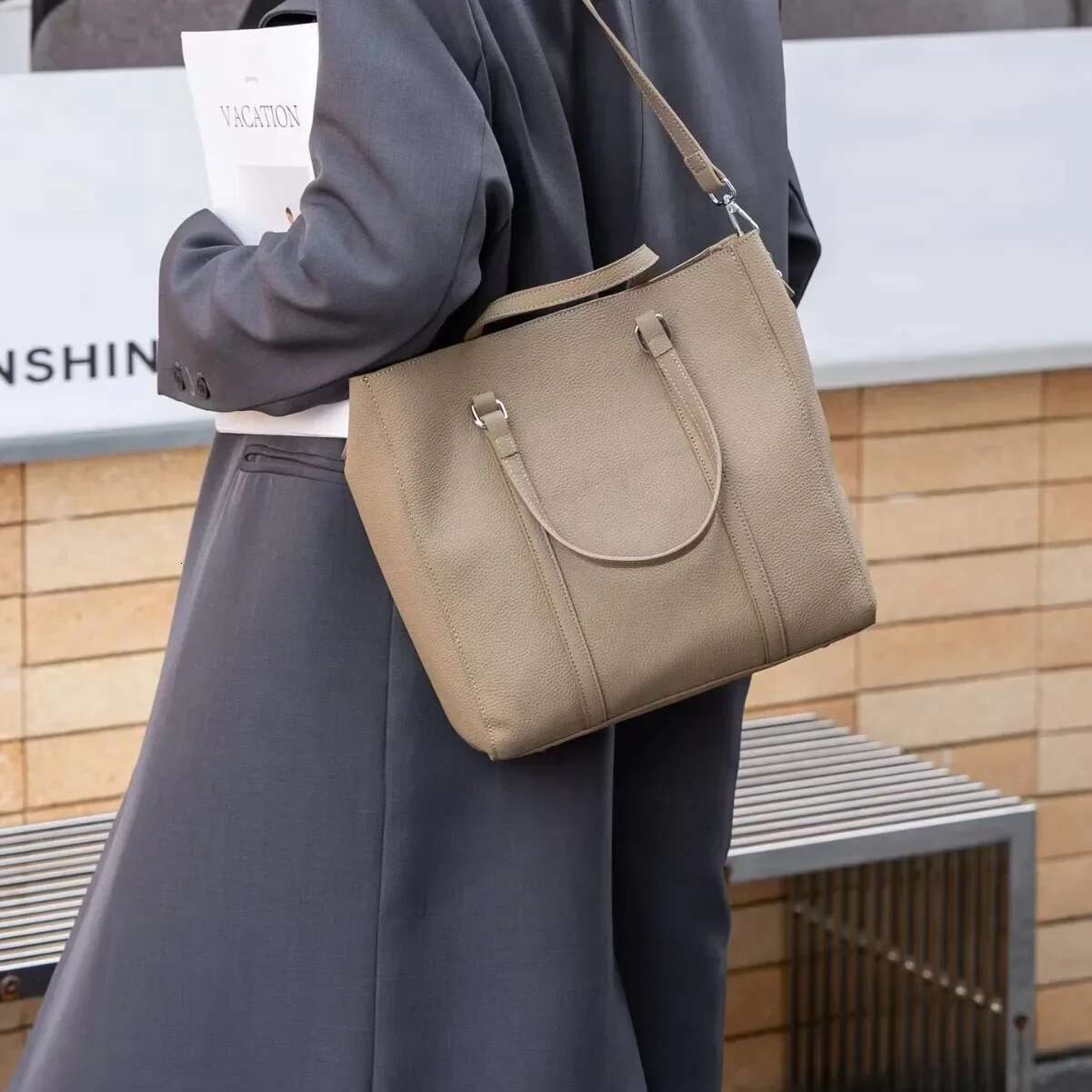 2025 New Fashion Soft Leather Casual Women's Handbag Shoulder Crossbody Bag Large Capacity Bucket Designer U