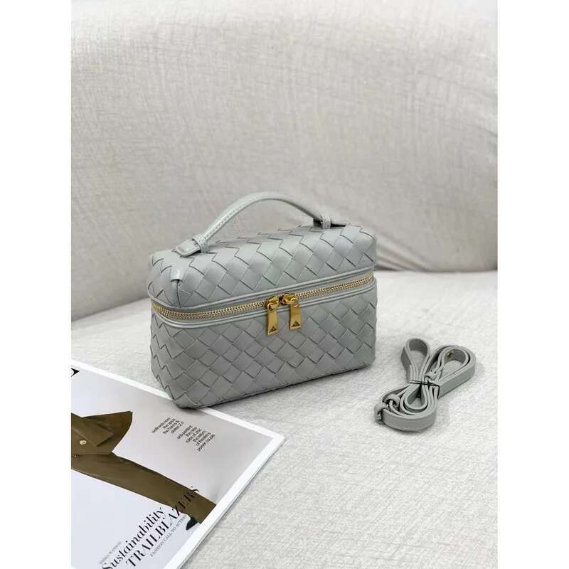 Women's Handmade Woven Box New Design Makeup Handbag 2025 Fashion Shoulder Handheld Crossbody Bag Evening Party Purse