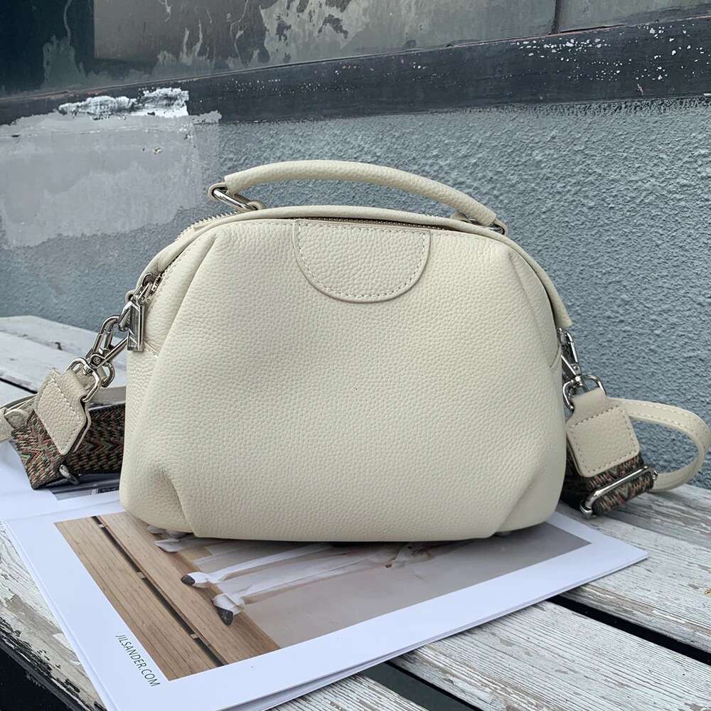 2025 New Popular Fashion Genuine Leather Shoulder Women's Large Capacity Crossbody Bag, Retro Handbag
