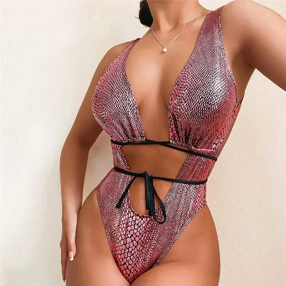Sexy Gold Snake Print Shiny Swimwear Cut Out Monokini One Piece Swimsuits Women 2024 String Cross Bathing Swimming Suit BodysuitXJ240108