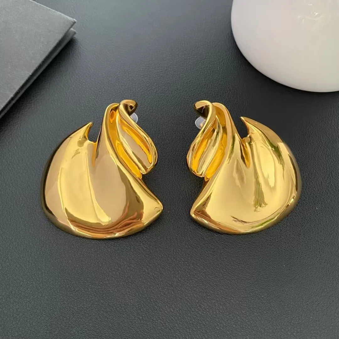 vintage trend with irregular geometric ear clips 250103