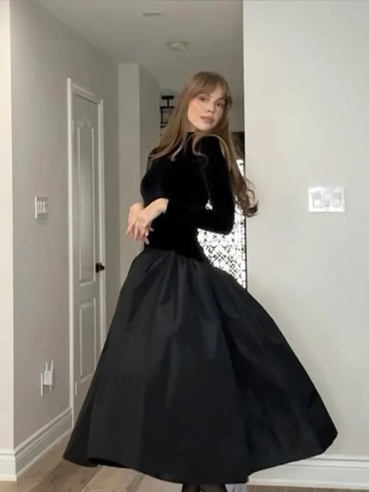 Elegant velvet applique ruffled hem black Maxi dress chic plain turtle neck full A-line robe winter womens party dress 250107