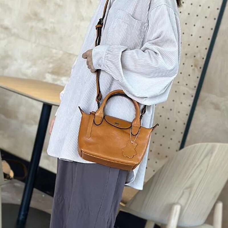 2025 Spring/Summer Vegetable Tanned Cow Leather Women's Hand Bill Shoulder Bag Leather Casual Fashion Mini Crossbody Bag