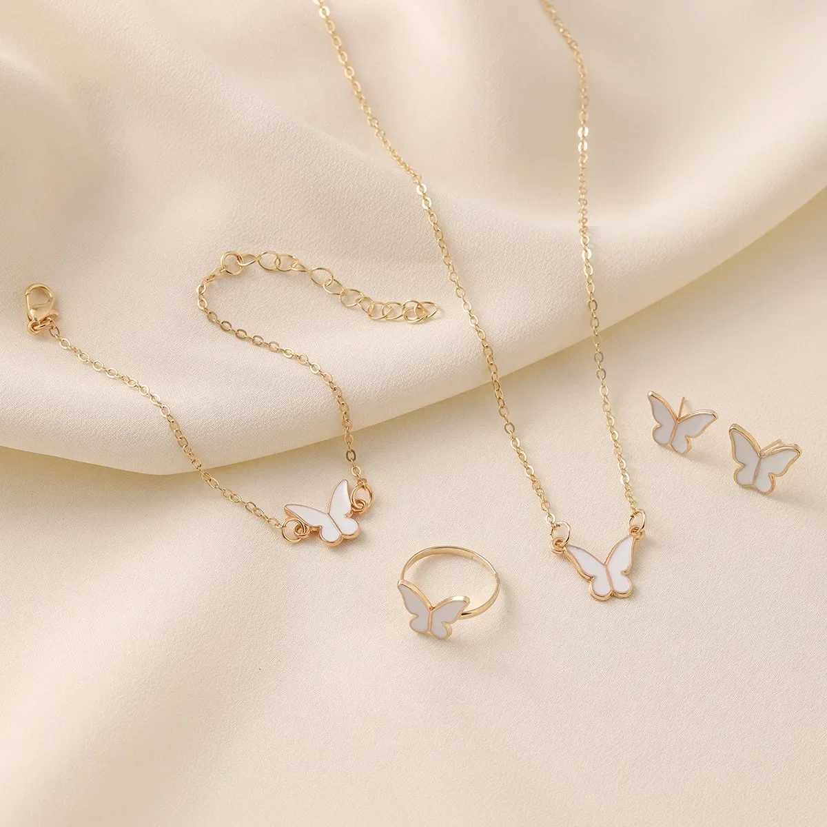 Butterfly Jewelry Sets Crystal Acrylic Romantic Bracelet Ring Necklace Earring Set for Women Wedding Dinner Dr AccoriesXJ250109