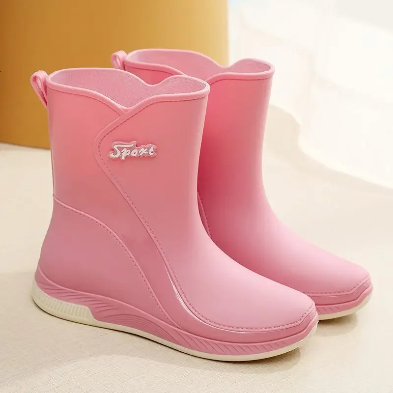 Fashionable rain boots for women warm autumn and winter rain boots non-slip womens rubber shoes adult plus fleece rubber boots 250106