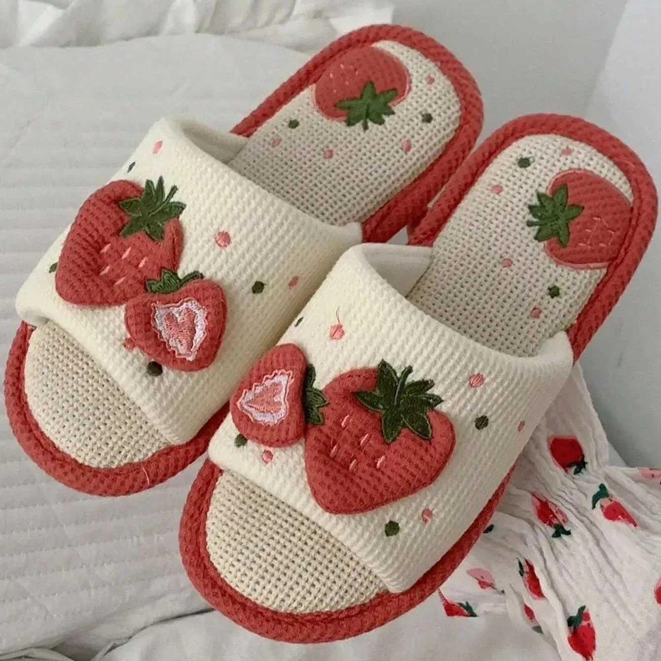 New Arrival Fashionable soft womens casual cute strawberry pattern design comfortable womens linen home slider T250108