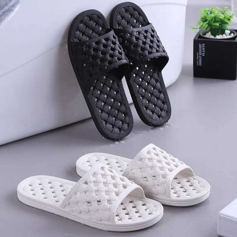 New Arrival Mens Bathroom Non slip Slippers Bathroom Slippers Indoor Summer Soft and Comfortable Couple Family Flat Shoes Hotel Sandals T250108