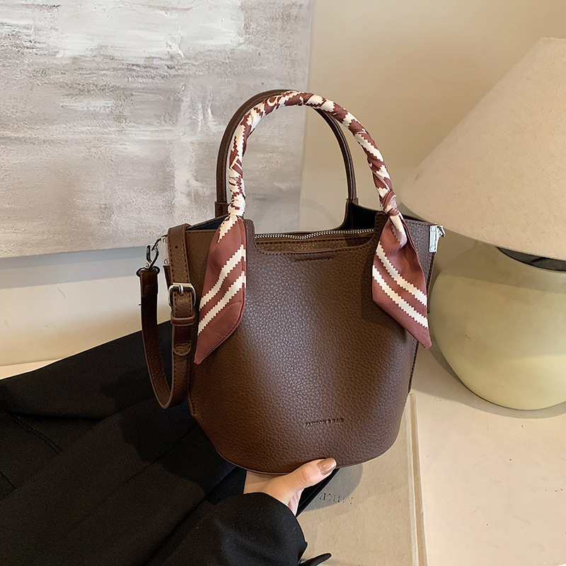 2025 Designer Shoulder 3 Fashion Women 2025 New Personalized Handheld Bag Bucket Trendy Niche Design Triple Black White Brown Khaki Coffee Free shippi