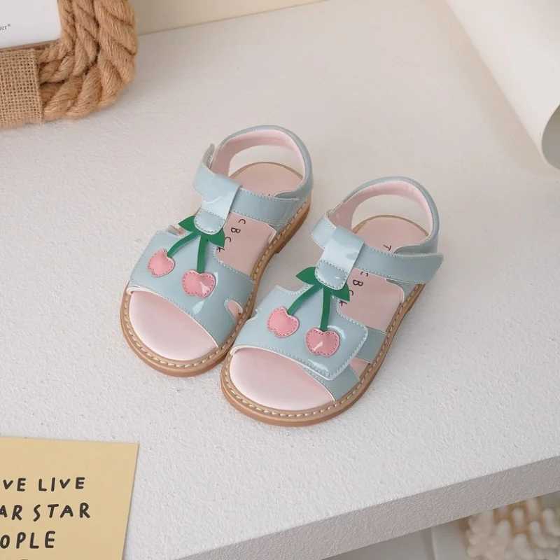 Unishuni Girls Sandals Childrens Patent Leather Summer Shoes Childrens Open T-shaped Beach Sandals Princess Leisure Cherry Apartment W250108