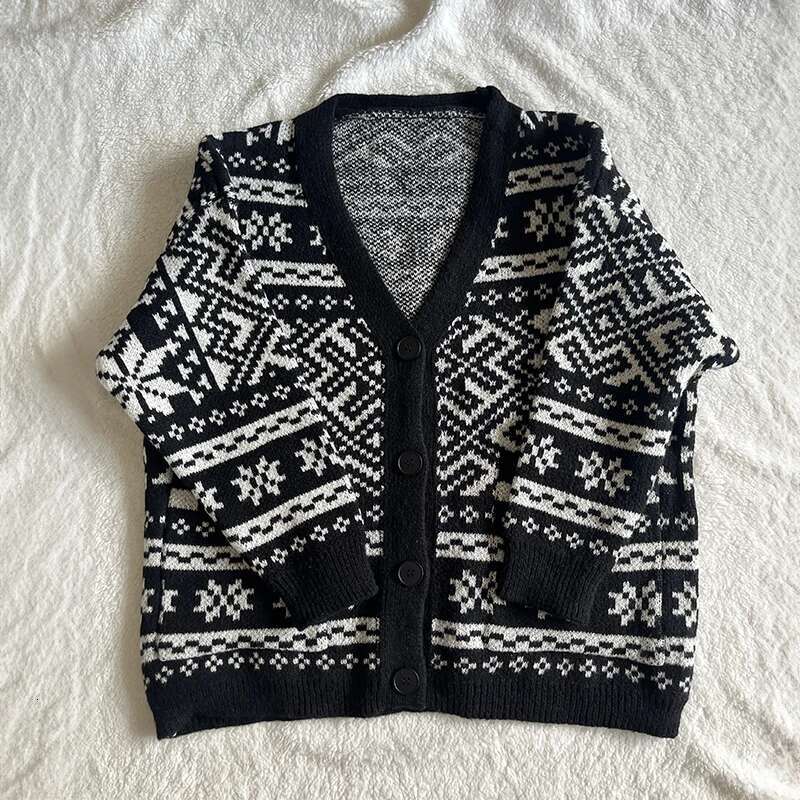 Fair Isle Sweater For Women Relaxed Knitted Button-Up Pocket Front V-Neck Cardigan Knitwear Vintage Fall Winter Christmas Outfit