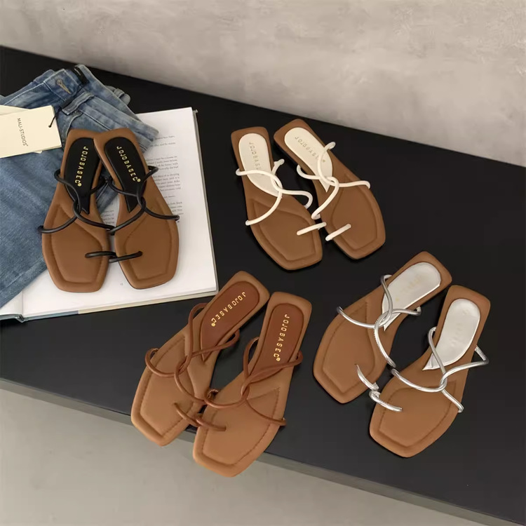 Women Slippers Flat Bottom Fashion Versatile Outdoor Beach Wear New Trendy Korean Version Triple Black White Silver Free shipping