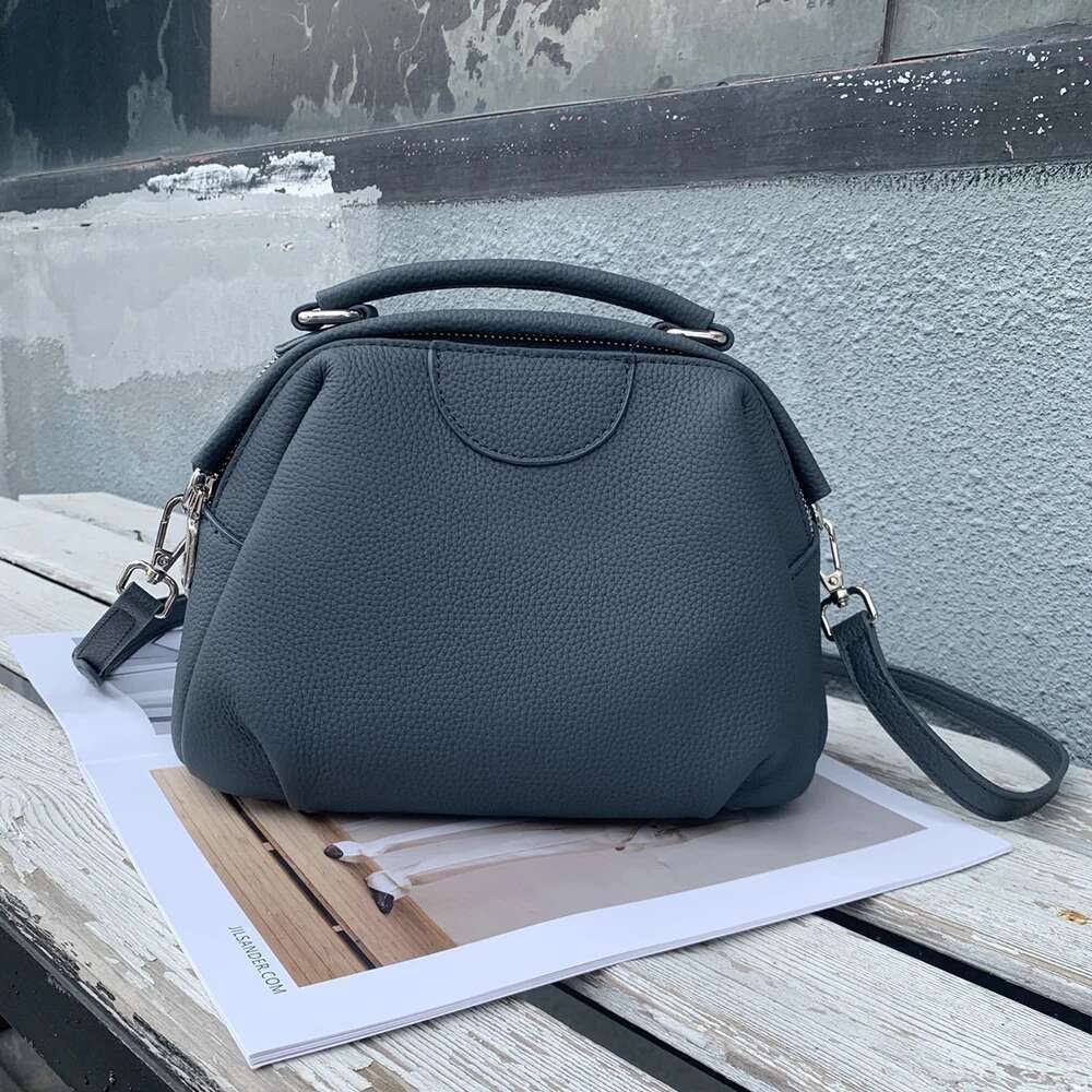 2025 New Popular Fashion Genuine Leather Shoulder Women's Large Capacity Crossbody Bag, Retro Handbag